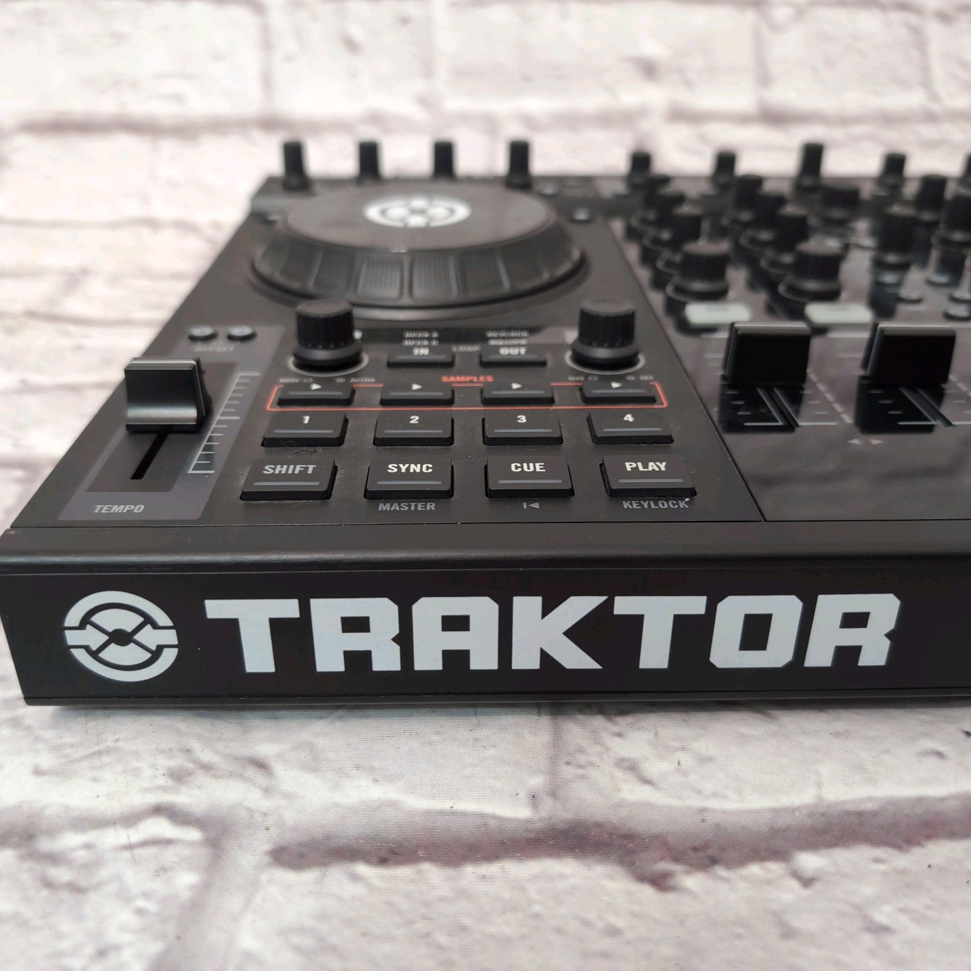Native Instruments Traktor Kontrol S4 MK1 - Evolution Music