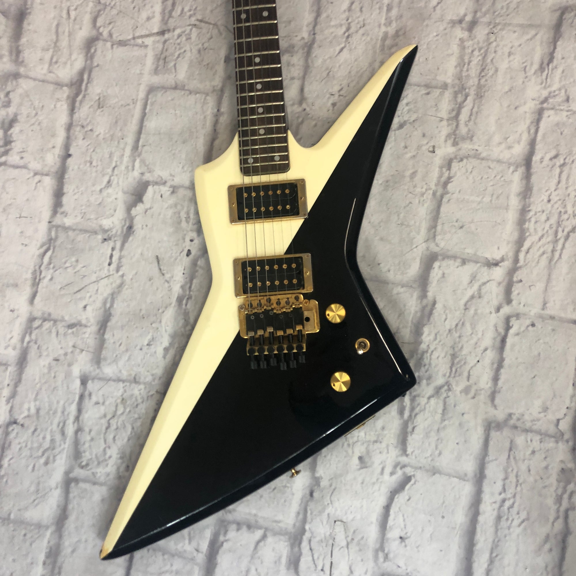 Aria Pro II ZZ Custom with Original Hard Shell Case - Evolution Music