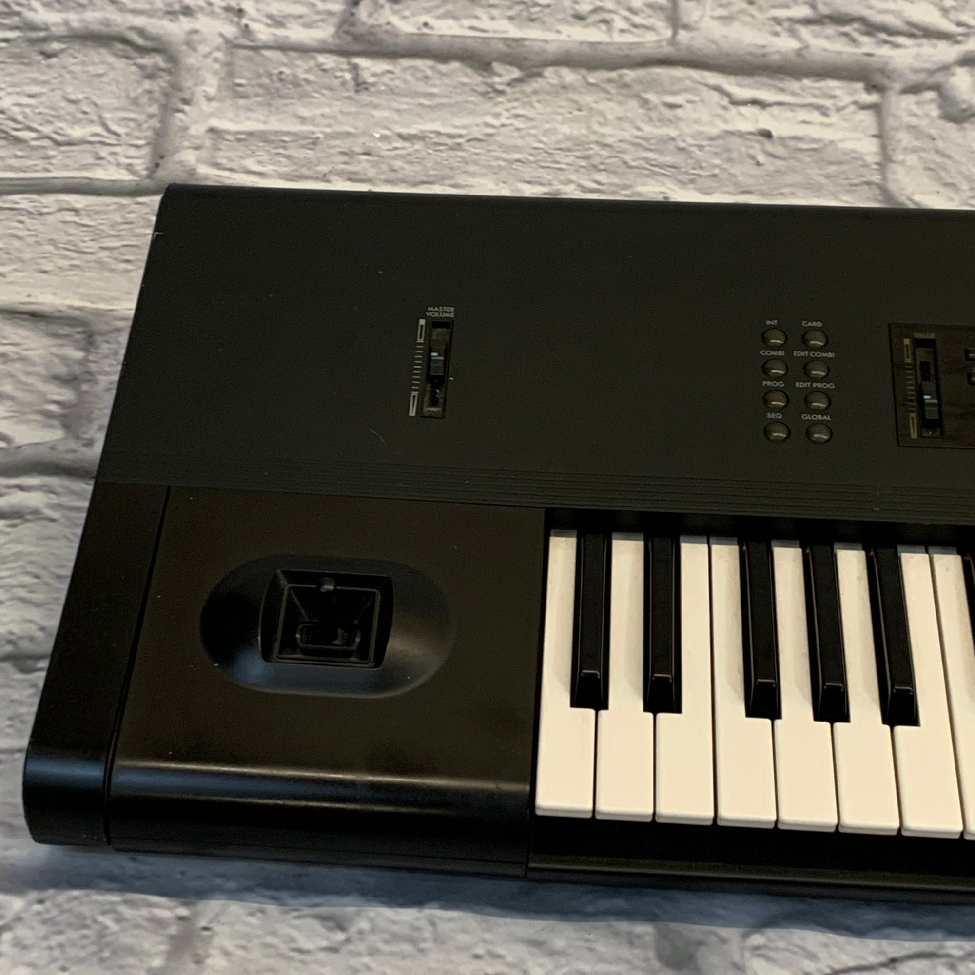 korg m1 シンセサイザー ハードケース 電源コンセント 美品 中古品