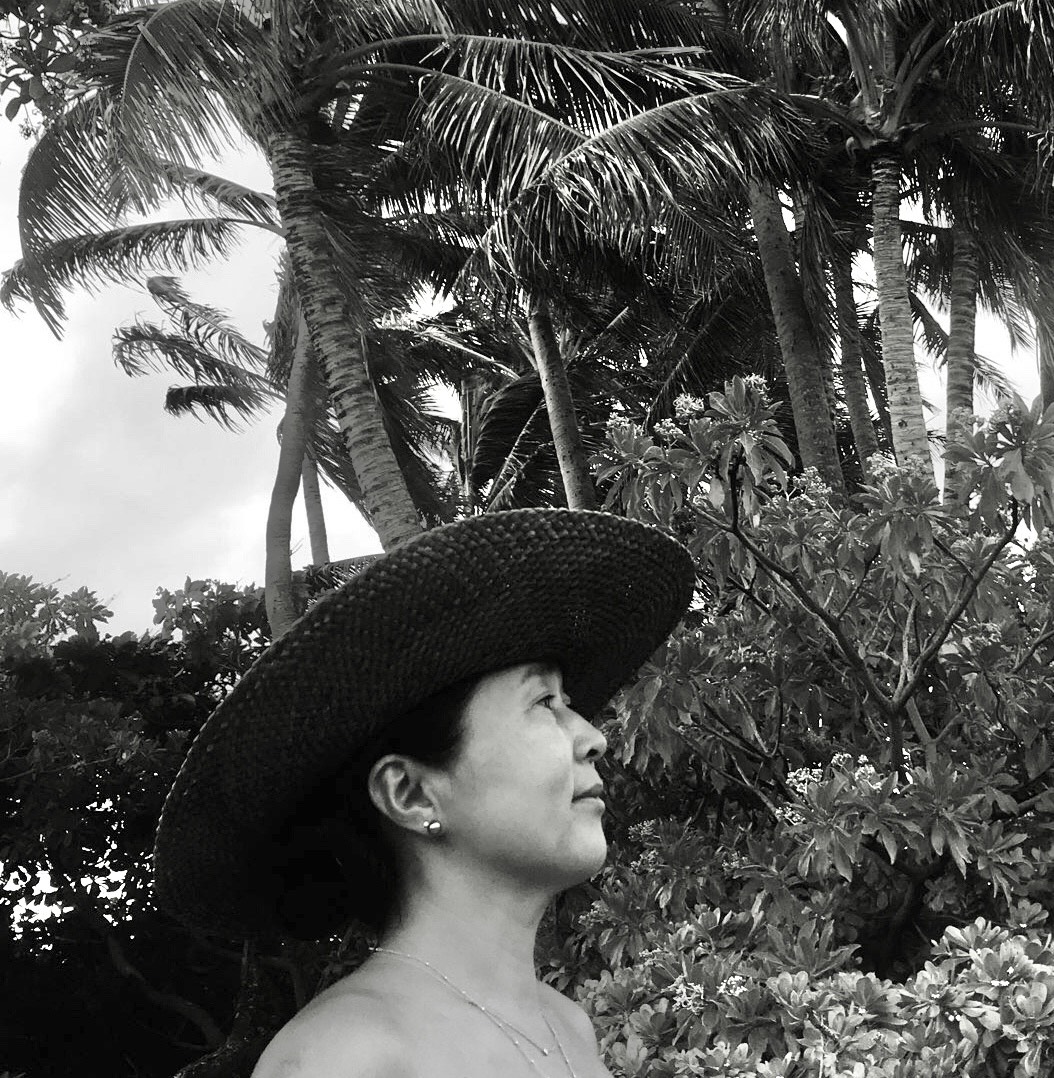 スパイラルガーデンにて、ハワイ・モロカイ島在住のアーティスト山崎