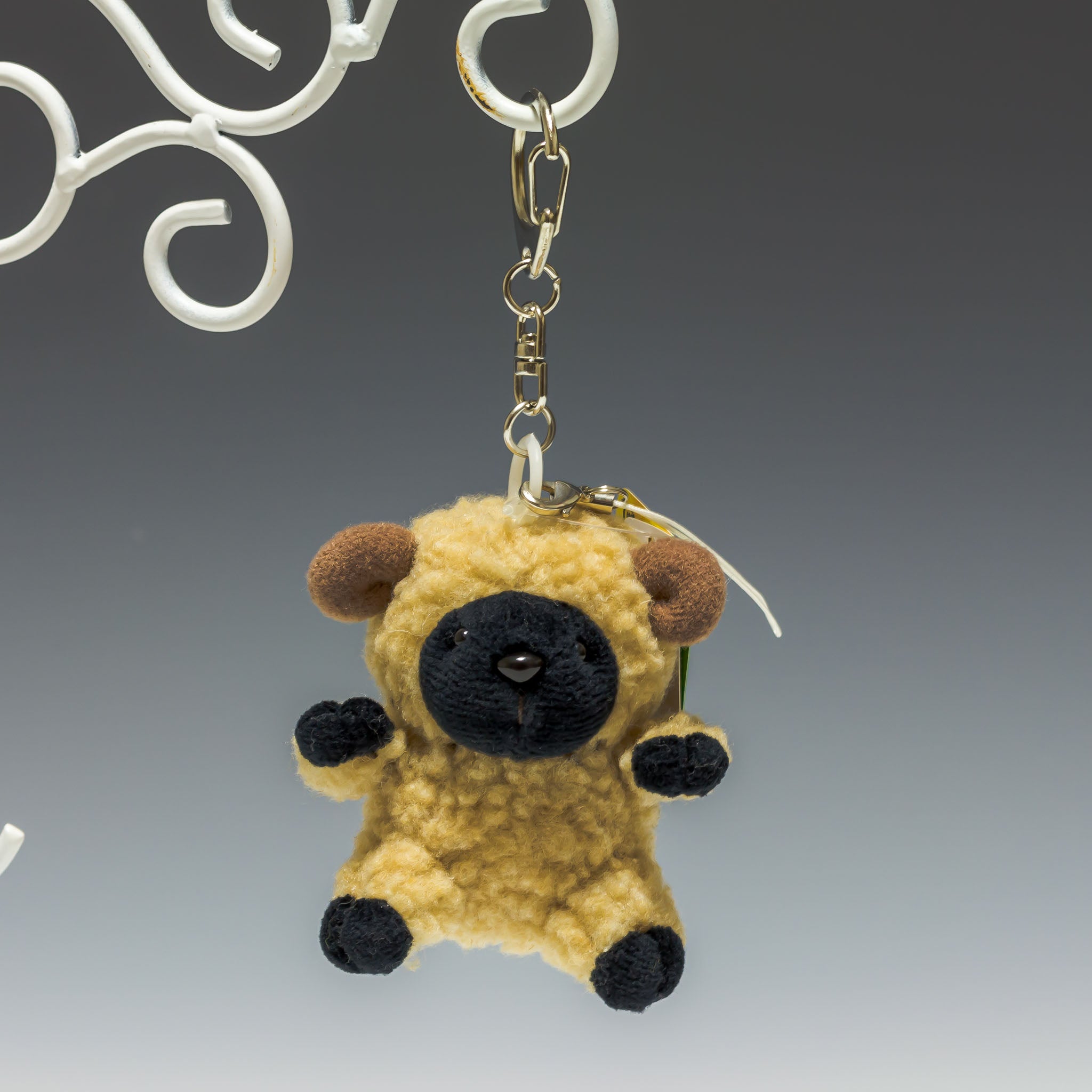 たけのこ TAKENOKO ぬいぐるみ ぶるぶるぶるマスコット ヒツジ