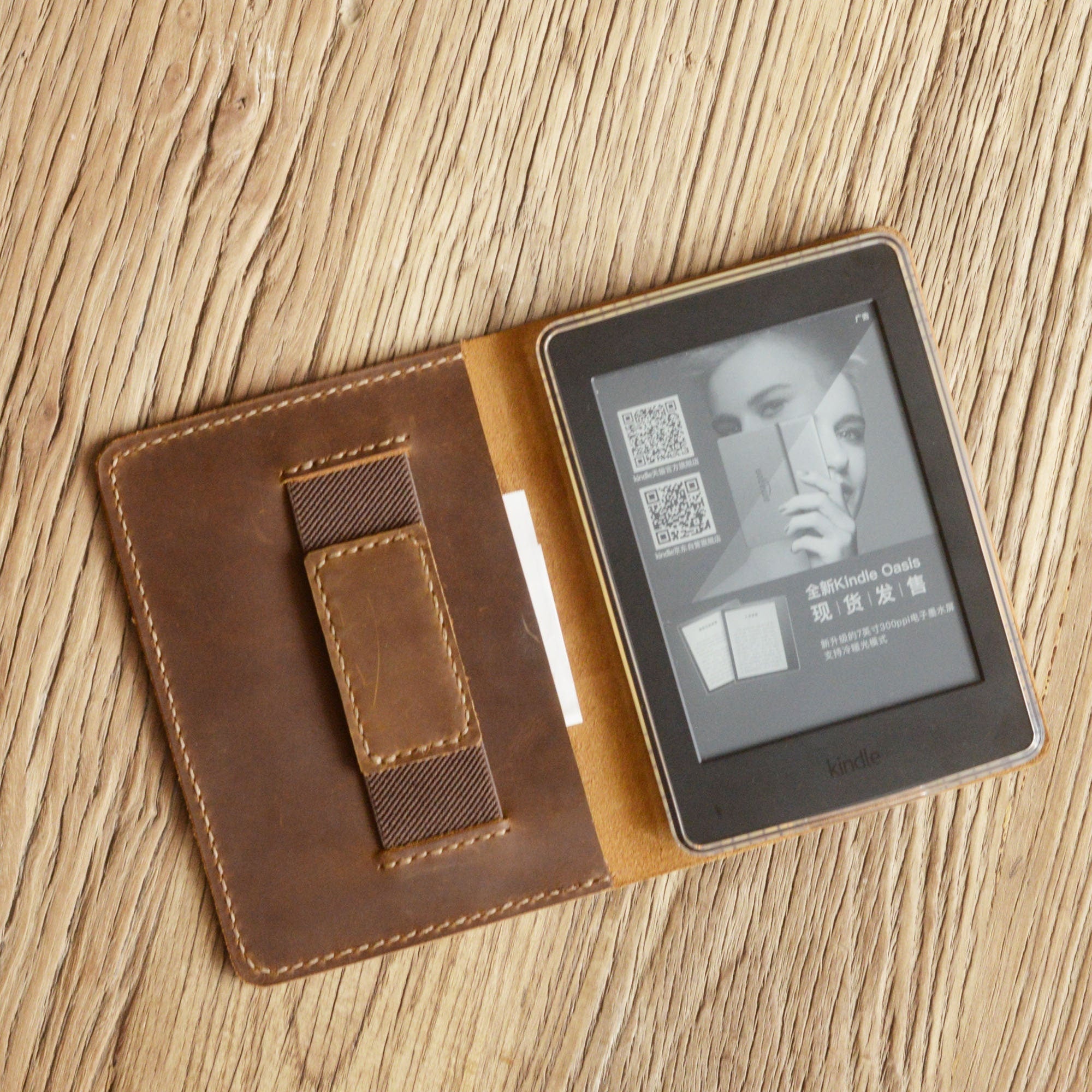 Personalized Leather kindle paperwhite / kindle case - Distressed