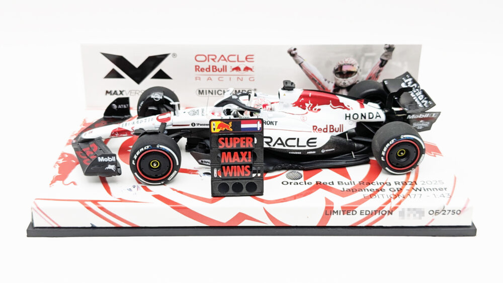 希少ミニチャンプス1/18レッドブル マックスフェルスタッペン日本