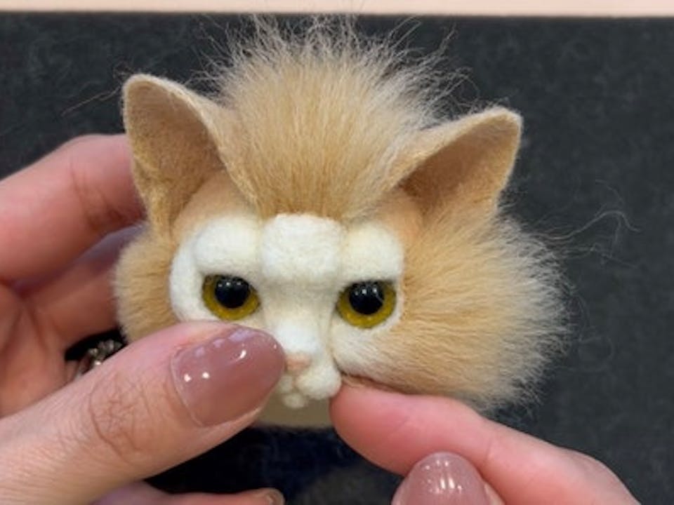 コースレッスン】羊毛フェルトで作る「茶白猫フレーム」講座 | FANTIST