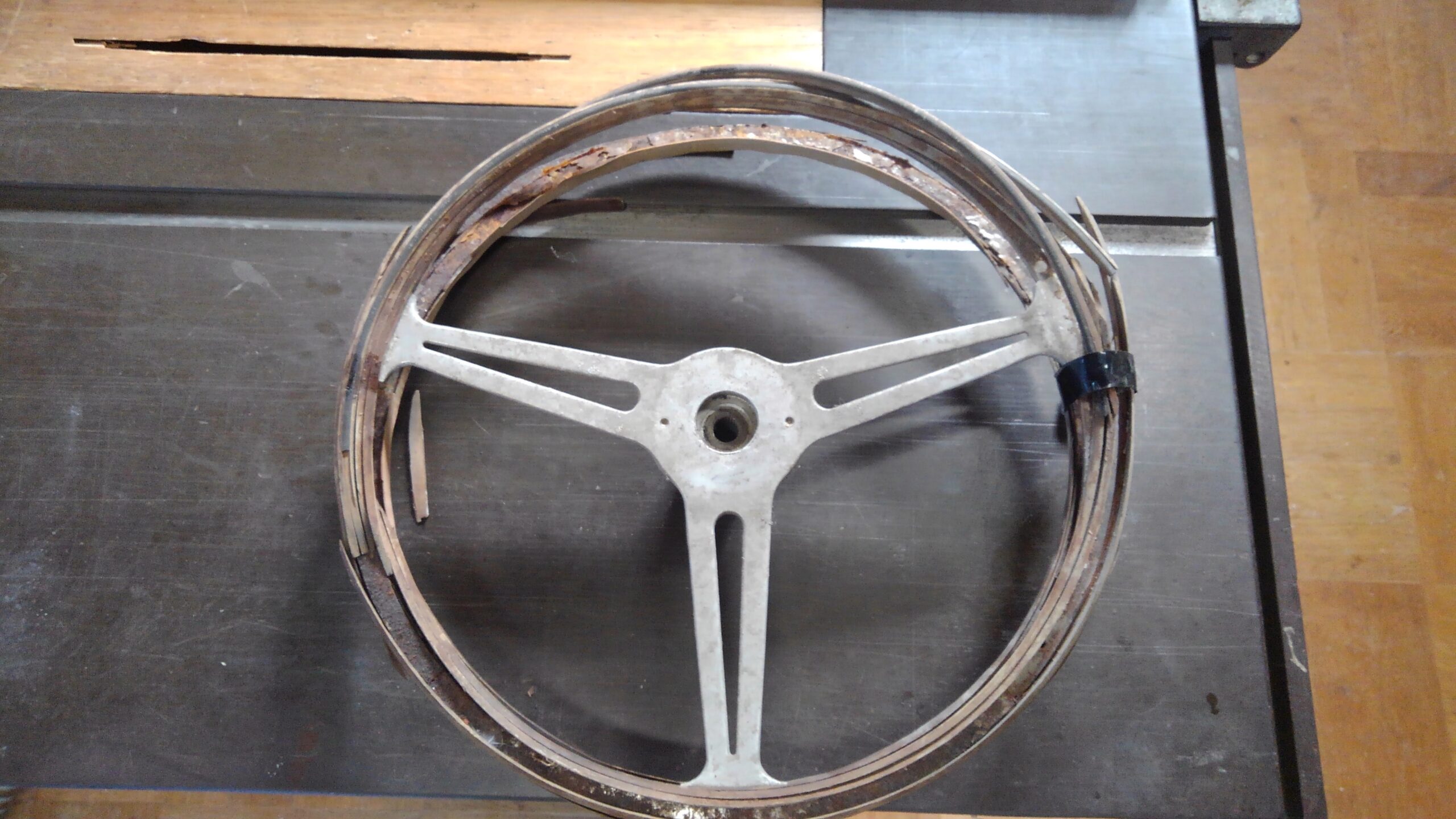 ホンダS800 ウッドステアリングの再生 - 木工のデン