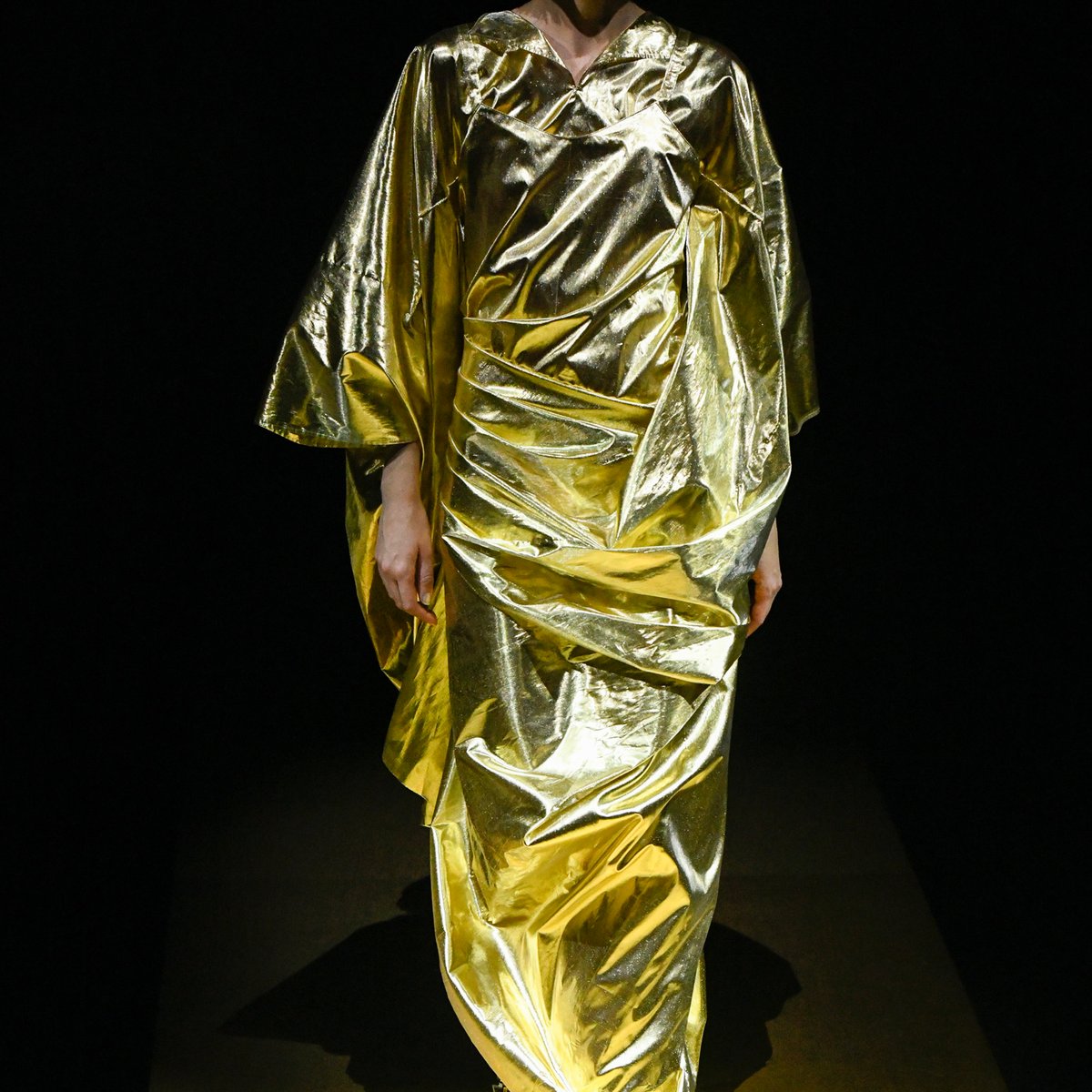 ジュンヤ ワタナベに名称変更して臨んだ新作コレクション、ファン付き