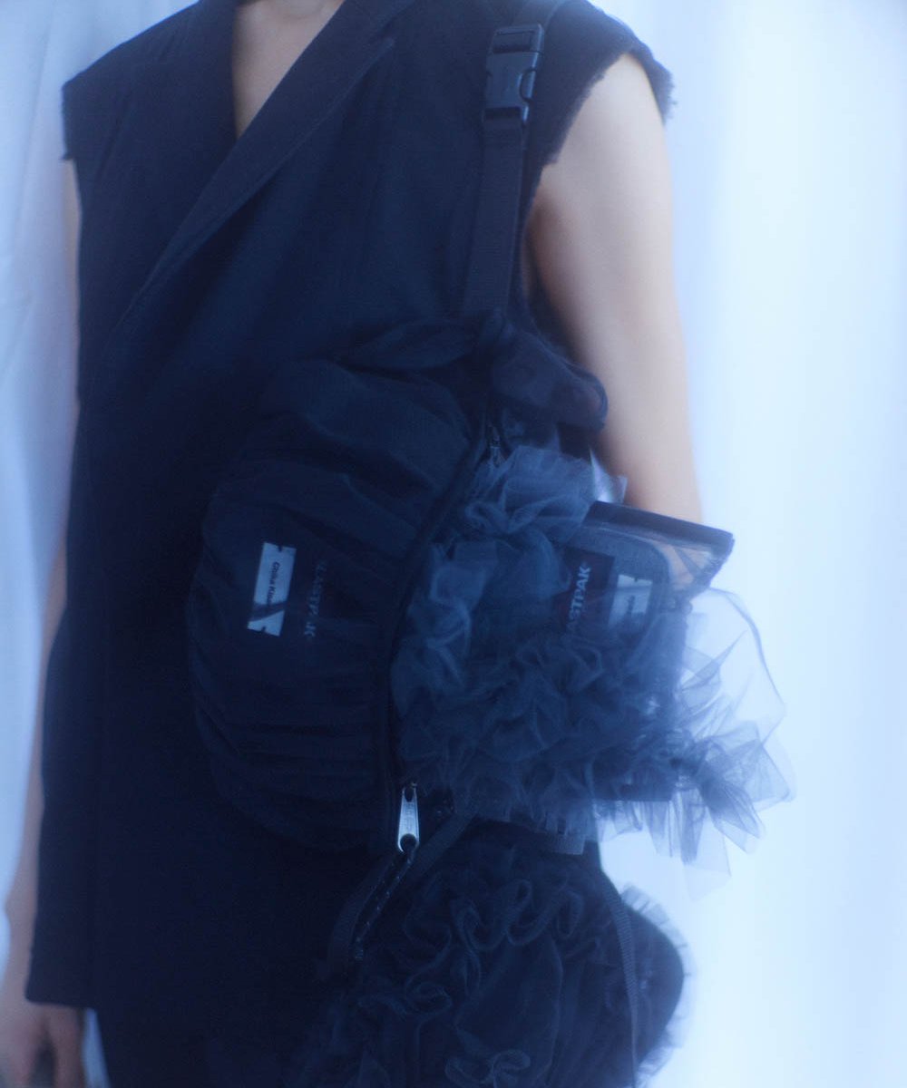 チカ キサダとイーストパックがコラボ チュール素材をあしらったバッグ