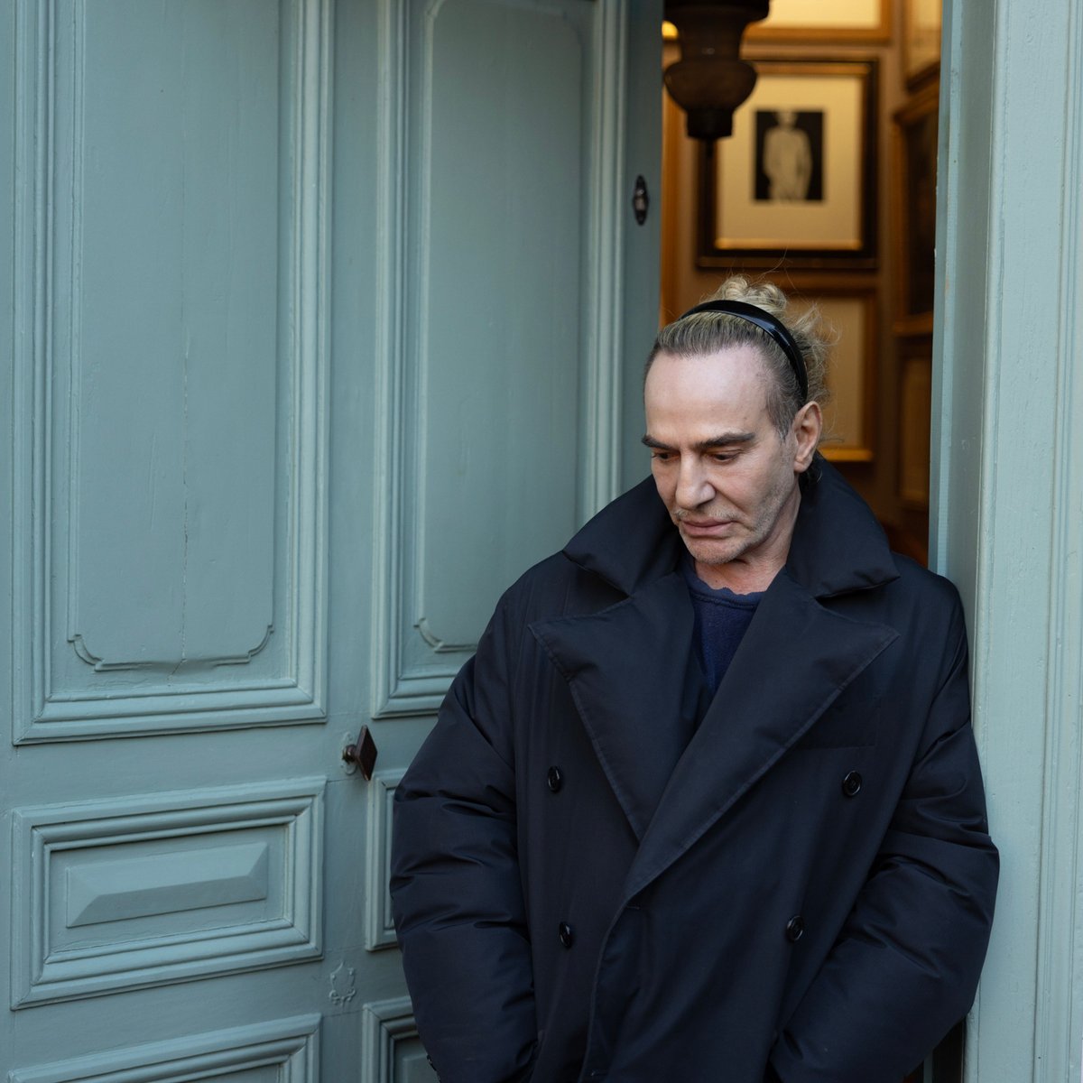 ジョン・ガリアーノ 世界一愚かな天才デザイナー」の本編映像が解禁