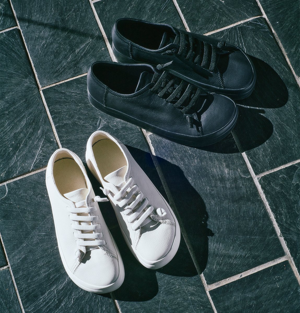 無印良品「MUJI Labo」がカンペールと共同開発したスニーカーを発売