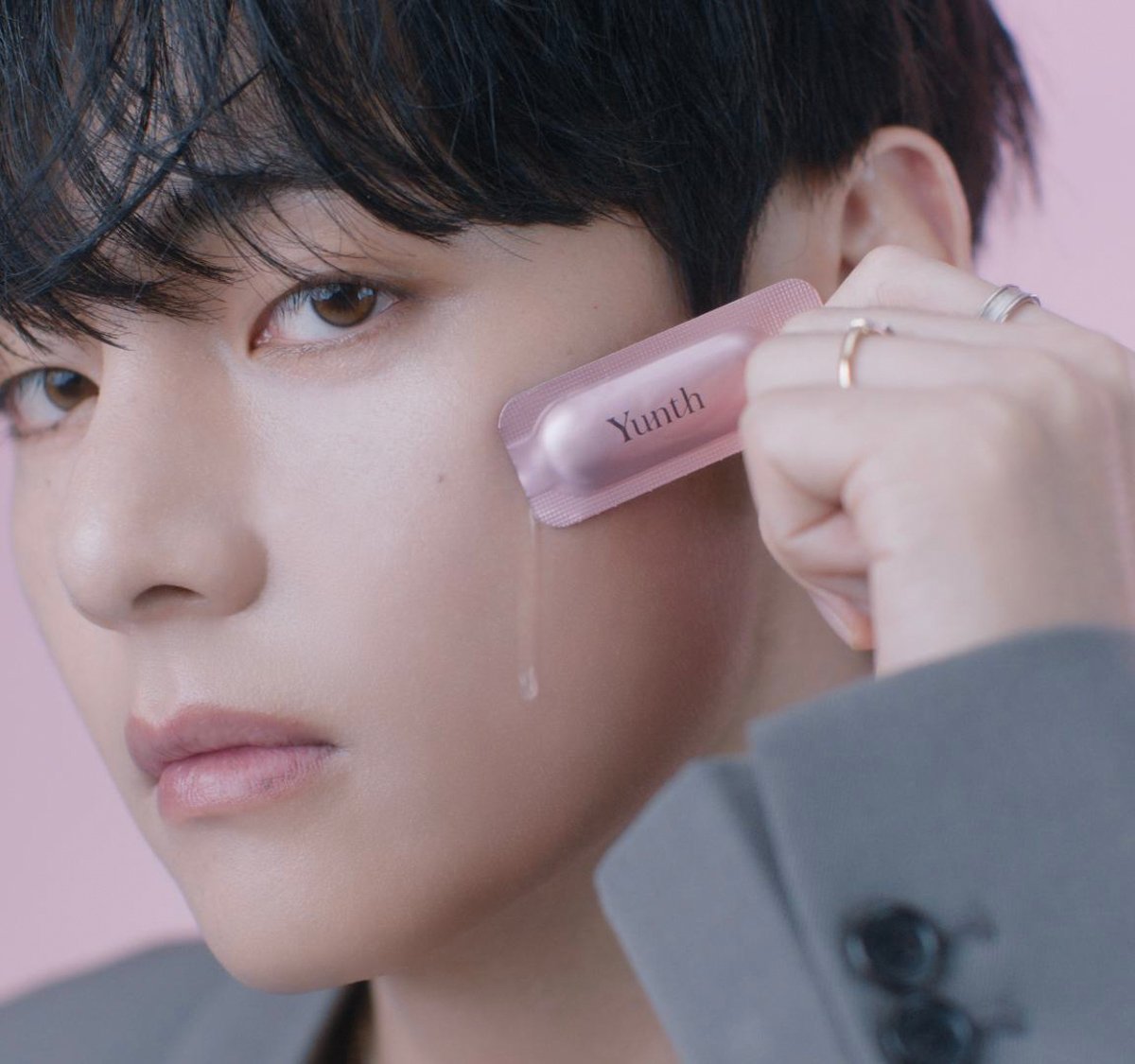 yunth-bts-v-cm-20251104-010-