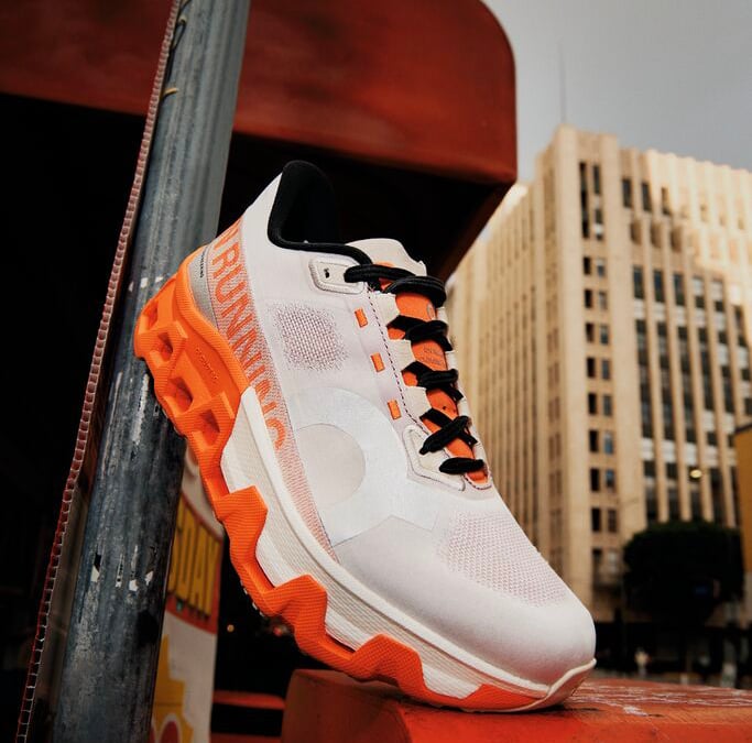 オンからアスリートのための超軽量シューズ「クラウドモンスター