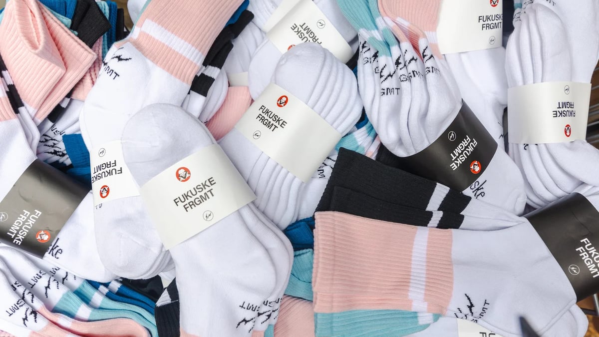 フラグメント」が福助とタッグ、ロゴ入りクルーソックスをV.A.で限定発売