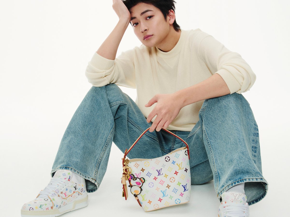 高橋文哉がプレイフルにまとう「ルイ・ヴィトン × 村上隆」コレクション