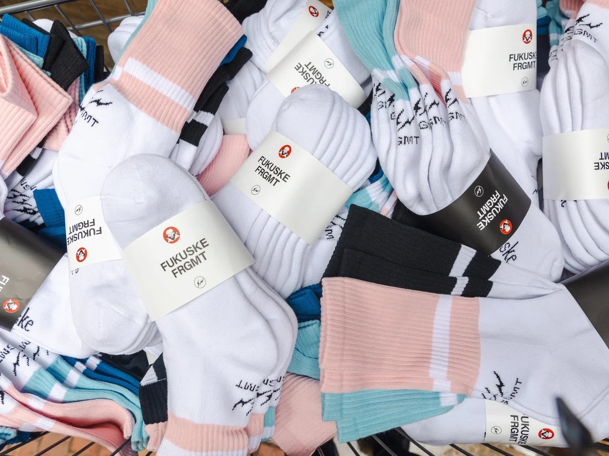 フラグメント」が福助とタッグ、ロゴ入りクルーソックスをV.A.で限定発売