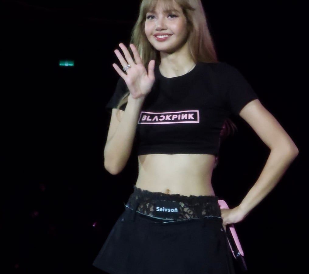 black-pink-lisa-seivson-2025-