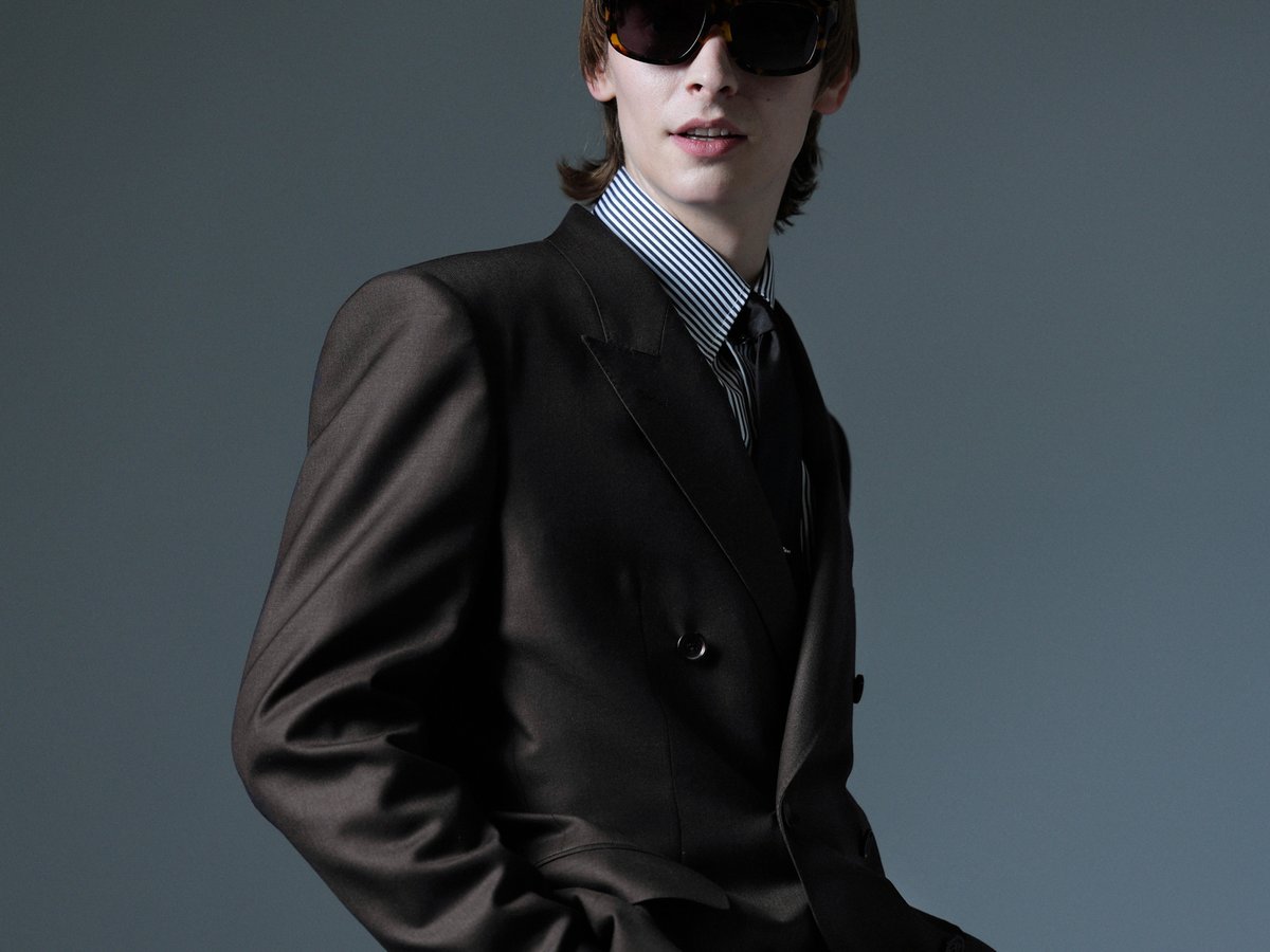 ジョン ローレンス サリバンが定番スーツを刷新、デザインや色展開を