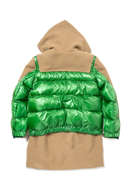 ダッフルコートとダウンジャケットが融合、サカイがグローバーオールと