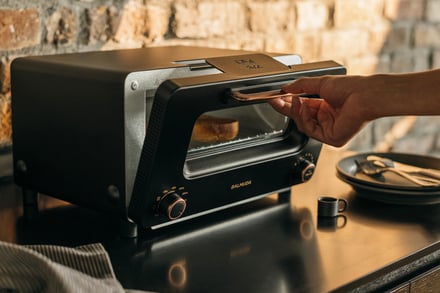 バルミューダ」のスチームトースターに新型登場、仕上げ焼きモードを追加