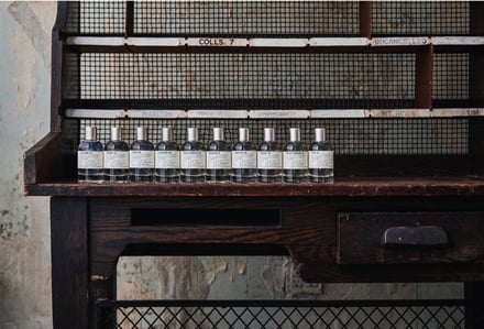 ル ラボのホーム フレグランスに「アンブロキシド 17」と「オンソン 9