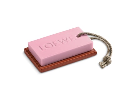 ロエベのバス・ボディコレクションに新たな香り「アイビー」が追加