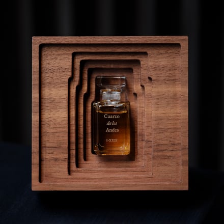 フエギア 1833」が濃度100％フレグランスエッセンス「プーラ