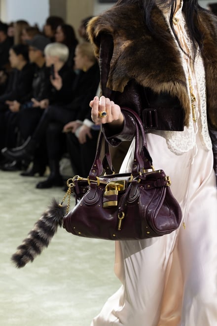 クロエの「パディントン」バッグが20年ぶりに復活 パリコレに登場