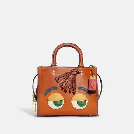 コーチが5種類のキャラクターをデザインしたバッグとカードケースを発売