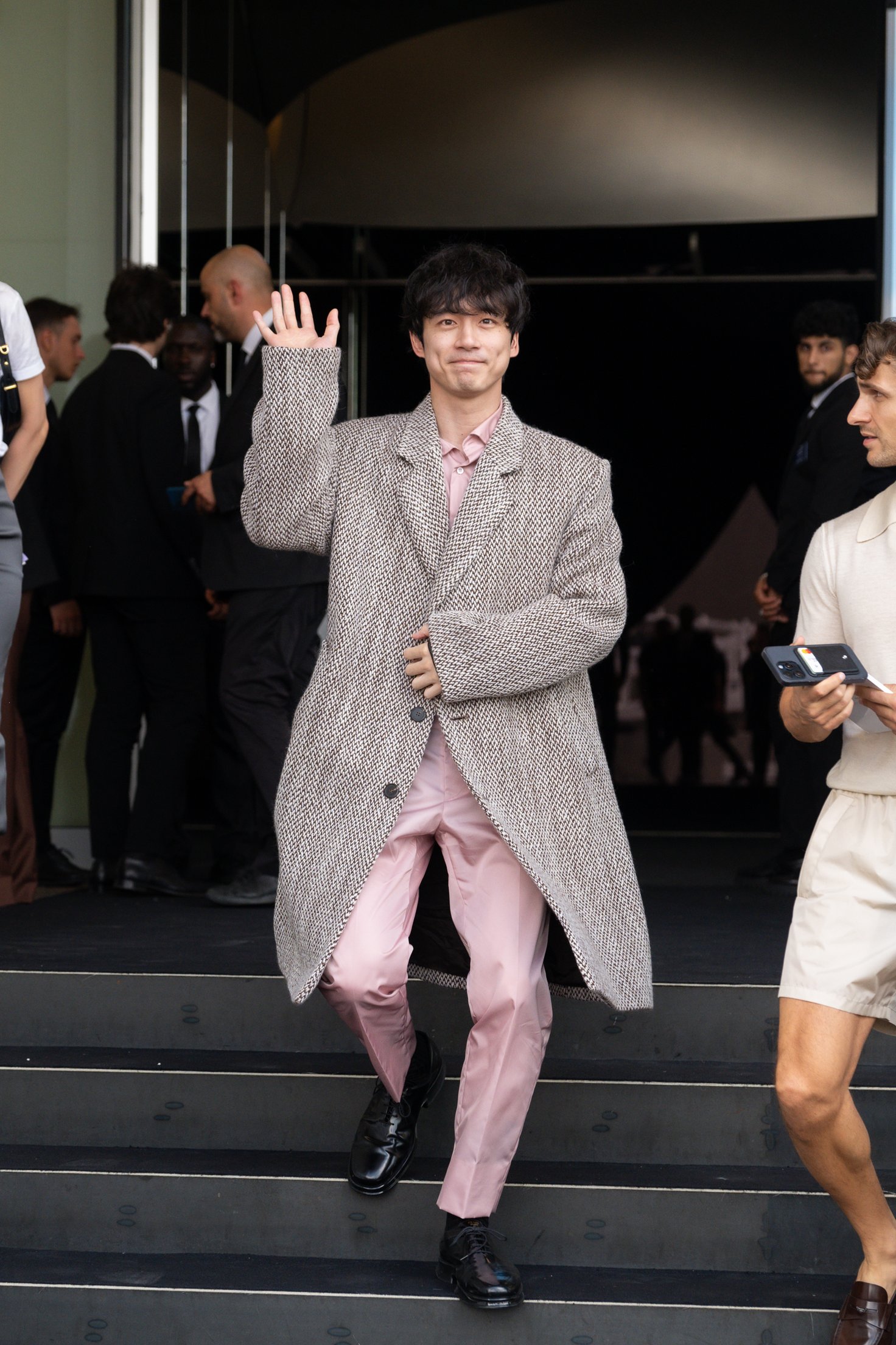 坂口健太郎とプラダの特別な1日に密着 ミラノで2025年春夏メンズ