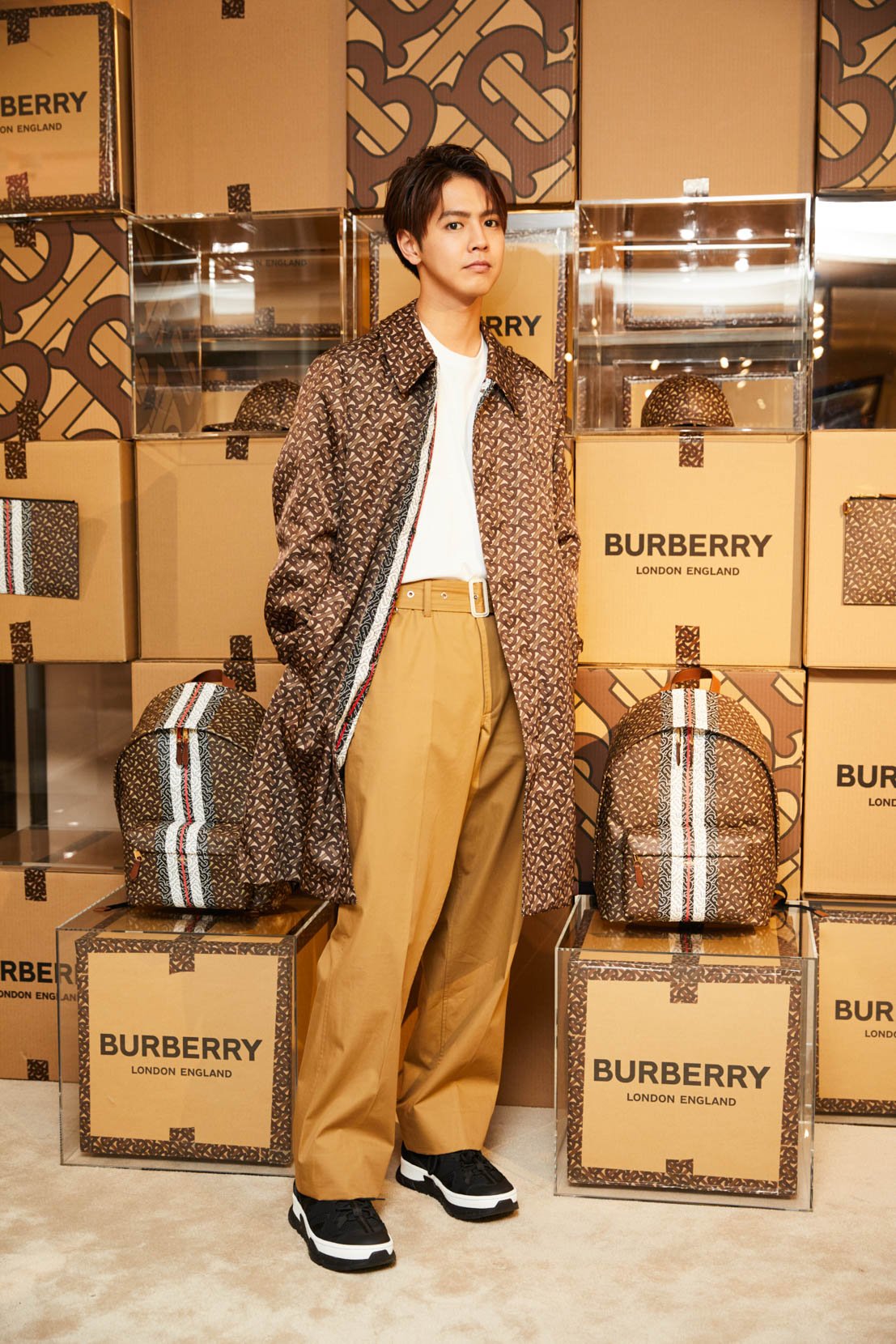 バーバリー」初のモノグラムコレクションが発売、モチーフは創業者