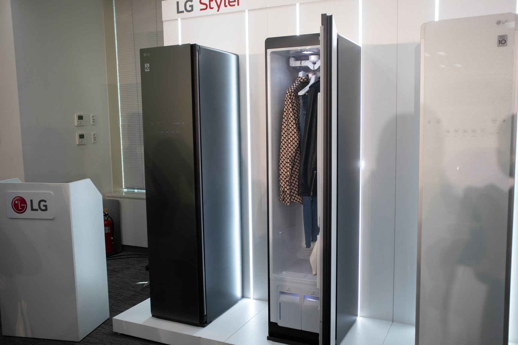 ホームクリーニング機「LG Styler」から新モデルが登場 インテリアに