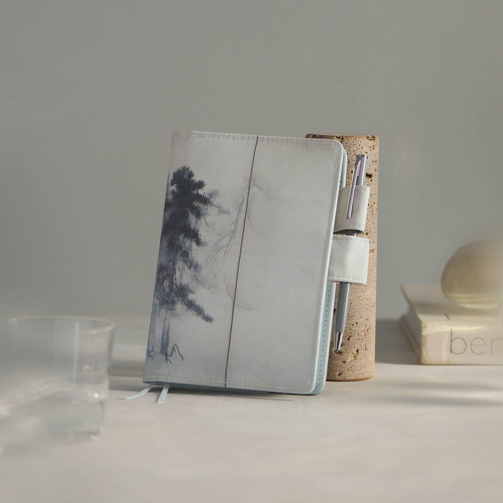 2025年版 ほぼ日手帳が発売、「ミナ ペルホネン」との新作が登場