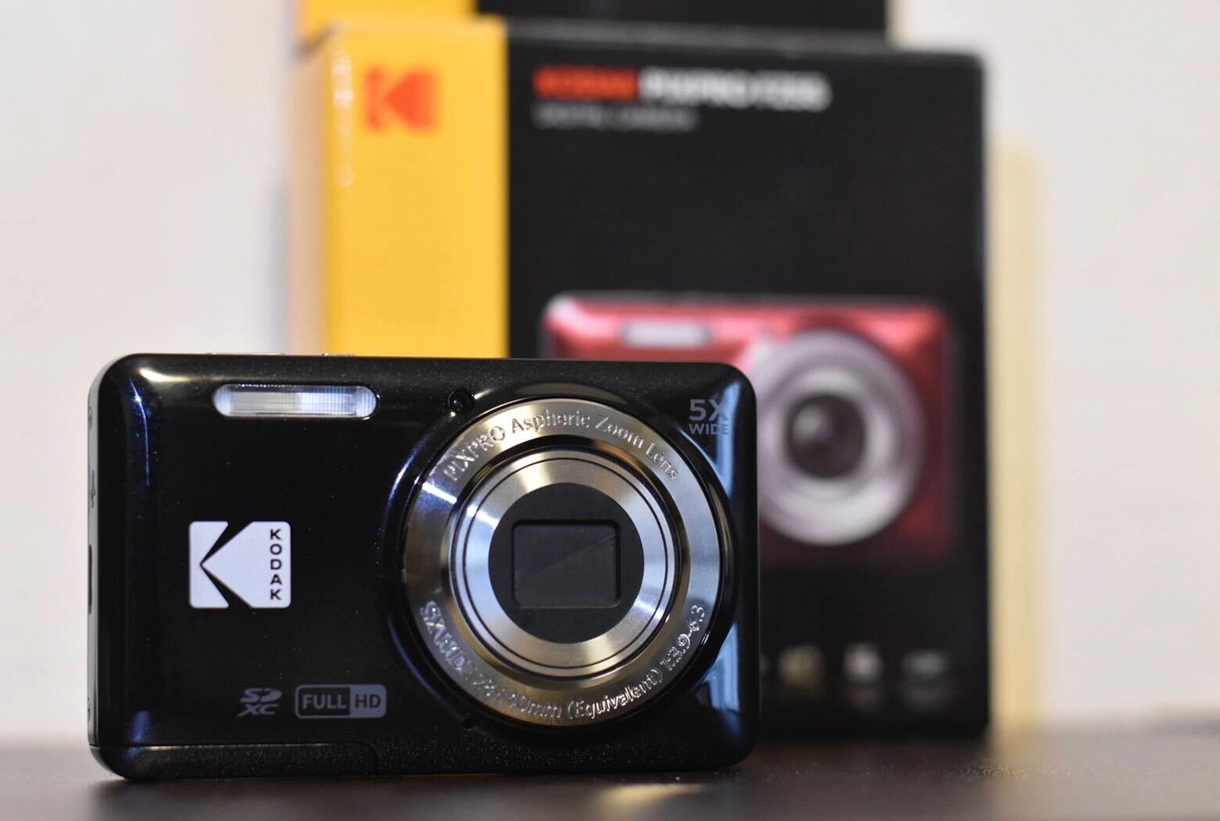 平成レトロな写真が撮れる」コダックのコンデジが人気沸騰中