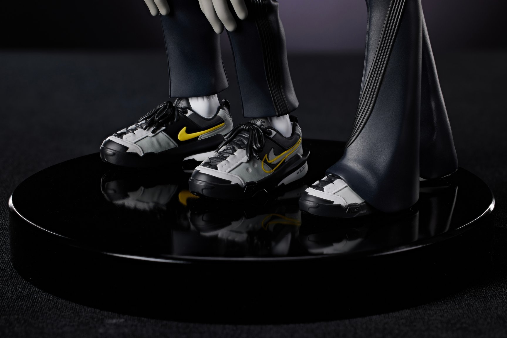 サカイがナイキとコラボ、トラックスーツをベースとしたアパレル発売