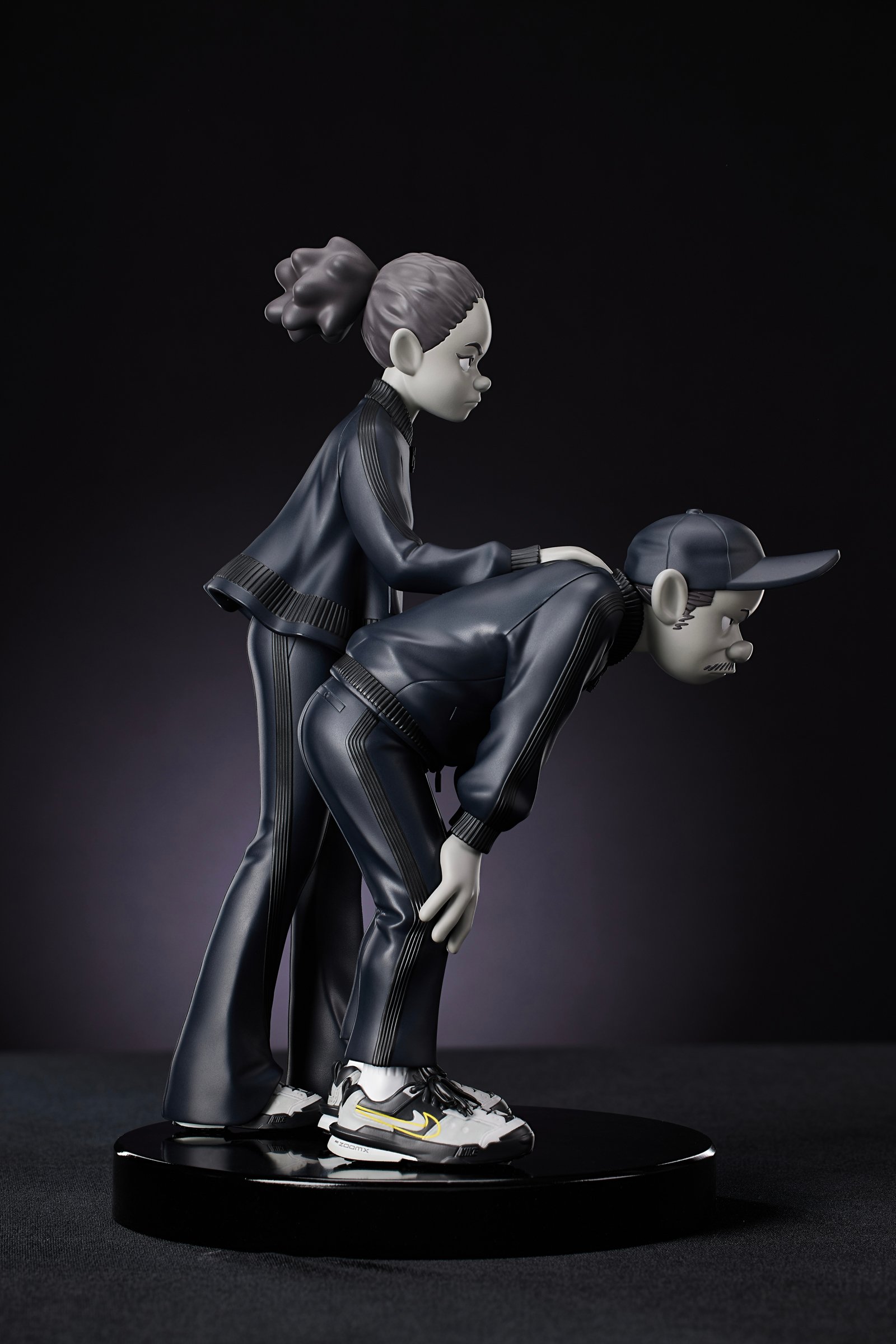 サカイがナイキとコラボ、トラックスーツをベースとしたアパレル発売