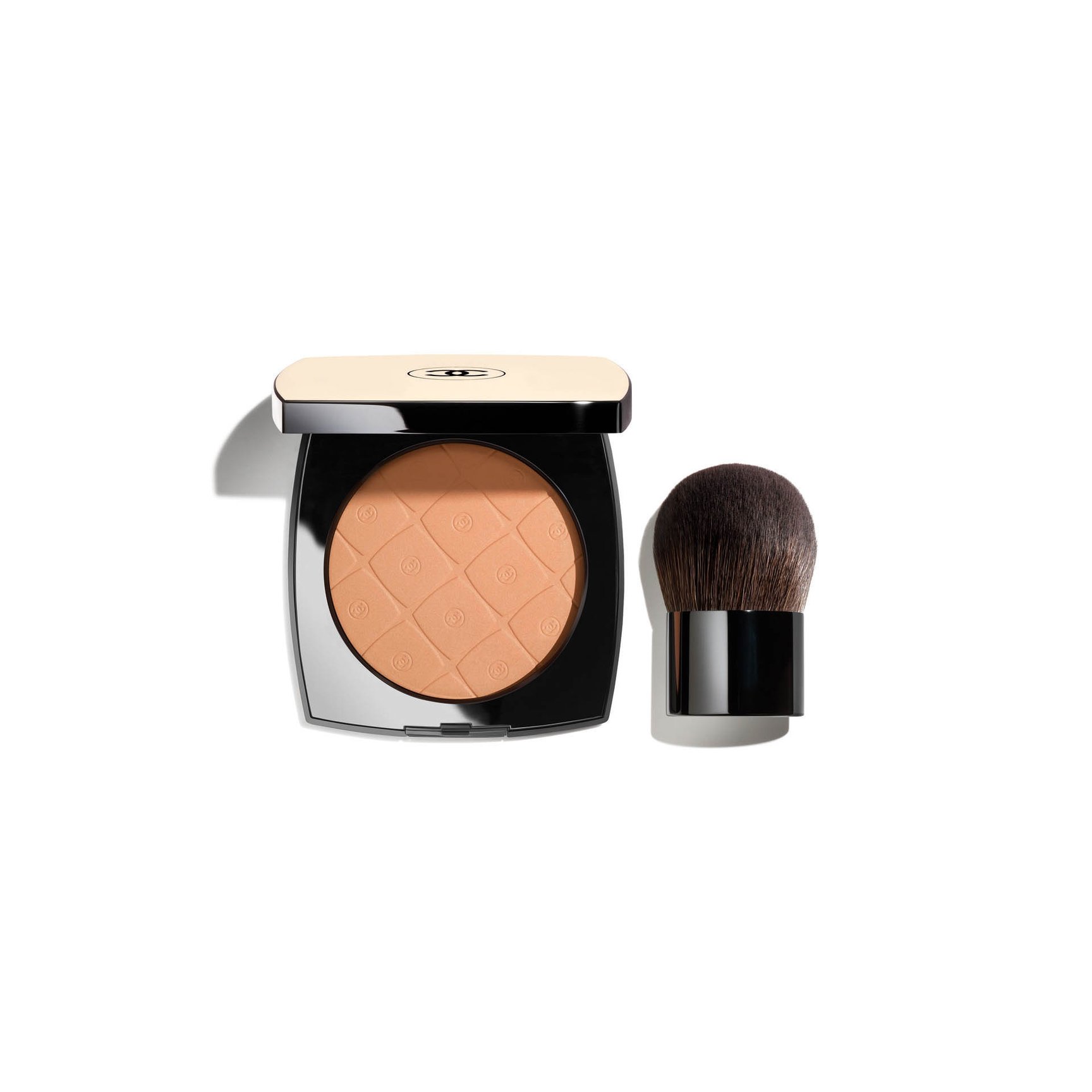 シャネル「レ ベージュ」2022年サマー “マキシサイズ”を合言葉に