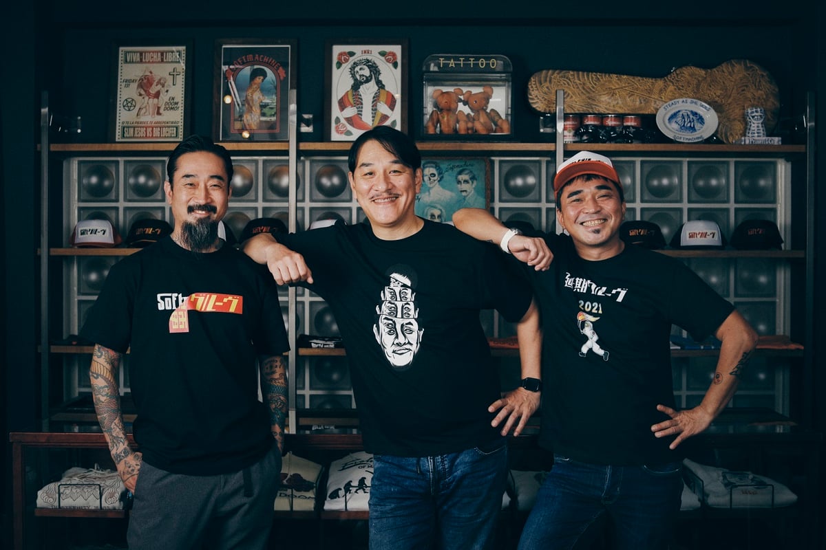 ピエール瀧や石野卓球がTシャツに、電気グルーヴとのコラボアイテムを