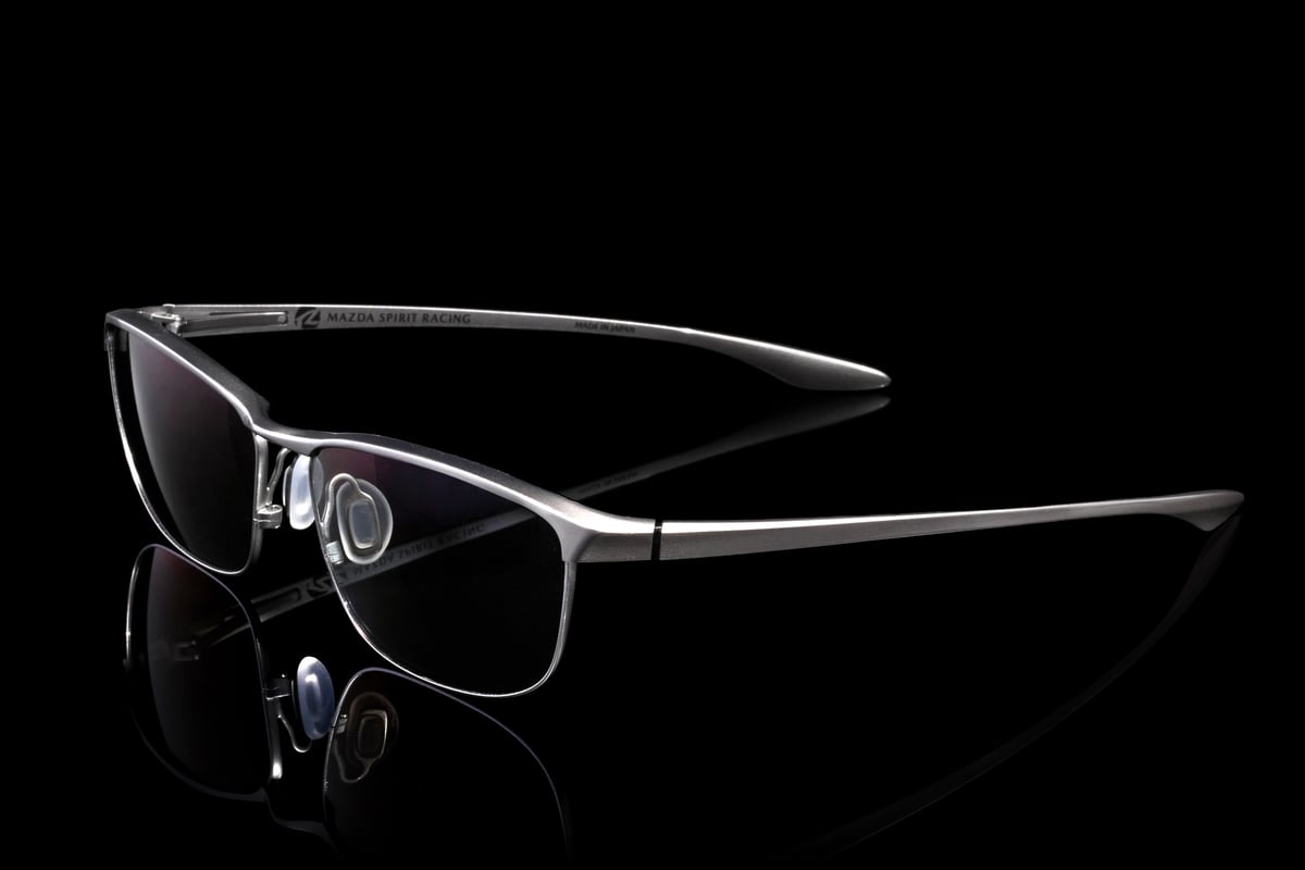 ジンズとマツダが共同開発 運転に適した「ドライビングサングラス」を発売