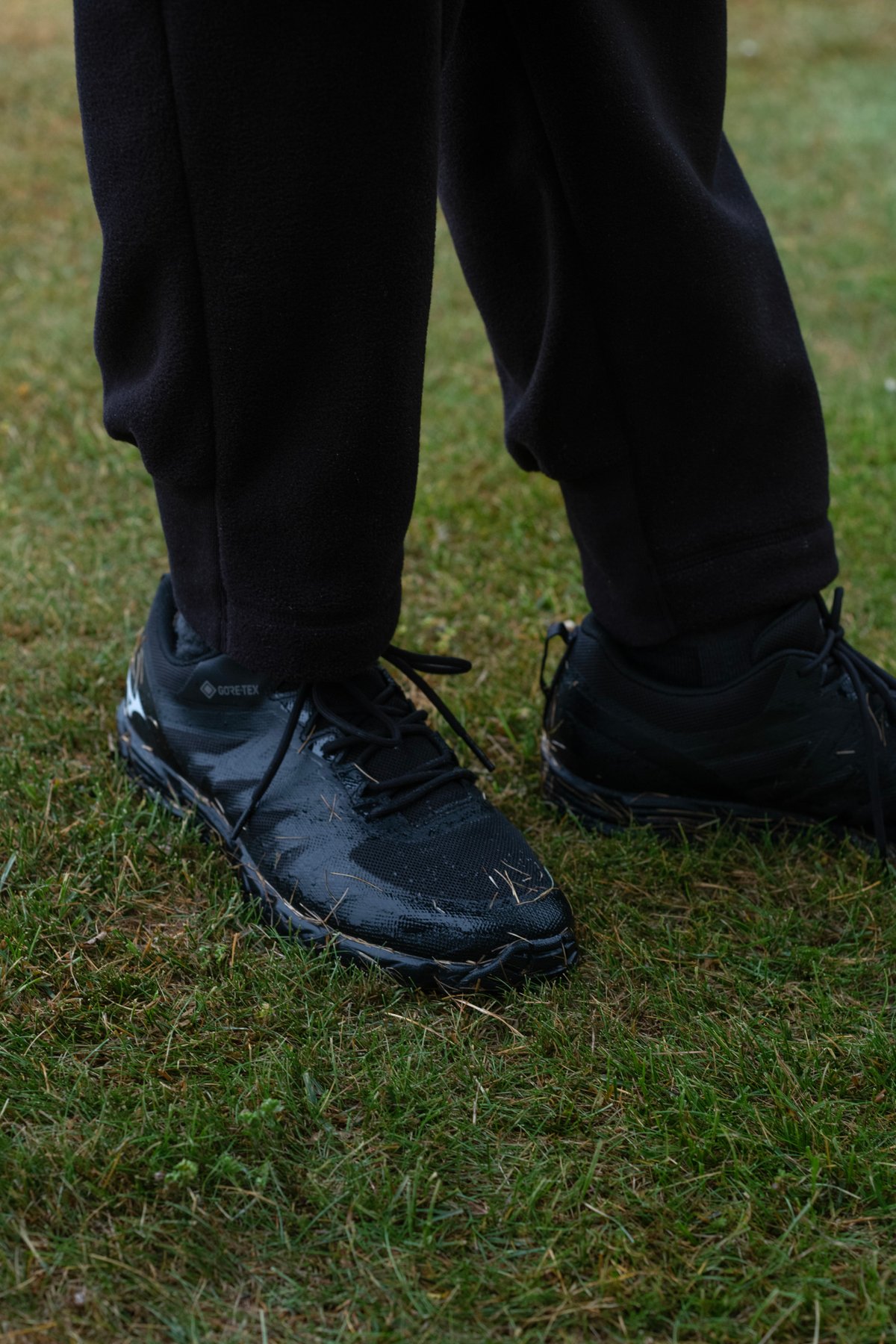 ミズノ × マーガレット・ハウエルから新作シューズ登場、アッパーに