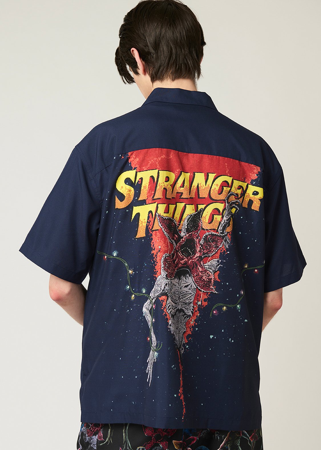 STRANGER THINGS】コラボグラフィックシャツ niko and ｜【STRANGER