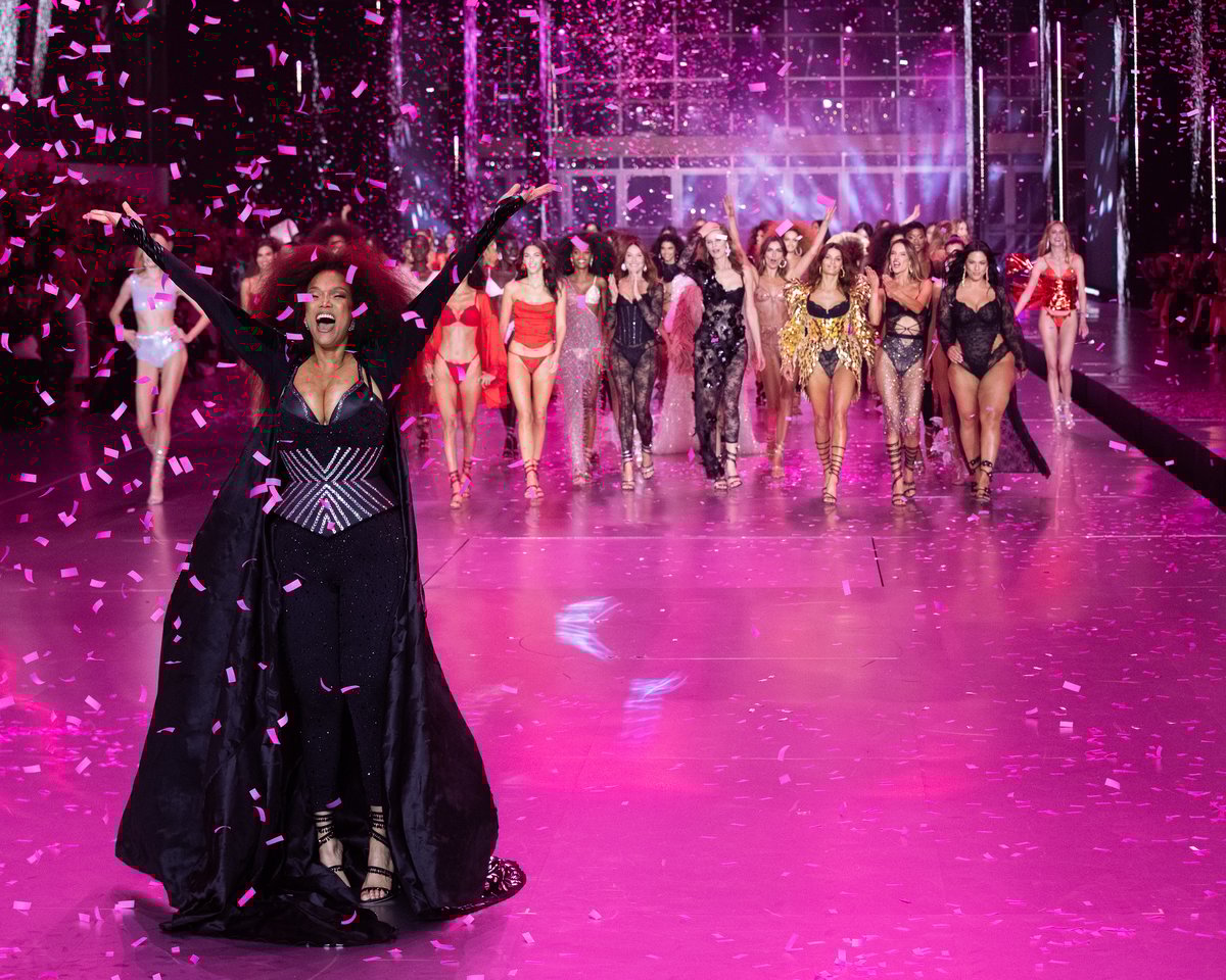 ヴィクトリアズ・シークレット」はどう変わったのか 6年ぶりに開催され