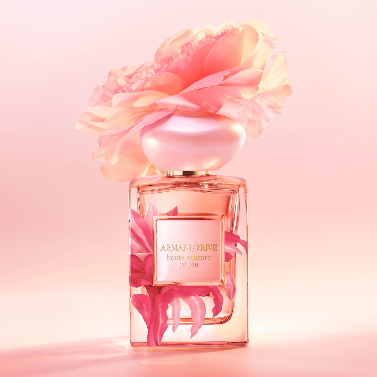 世界で1500個限定のフレグランス アルマーニ ビューティの新作は庭園へ