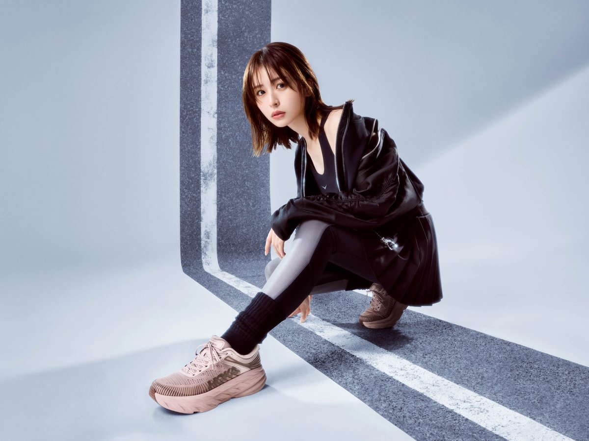 ホカがランニングシューズ「ボンダイ 7」を復刻 キーヴィジュアルに