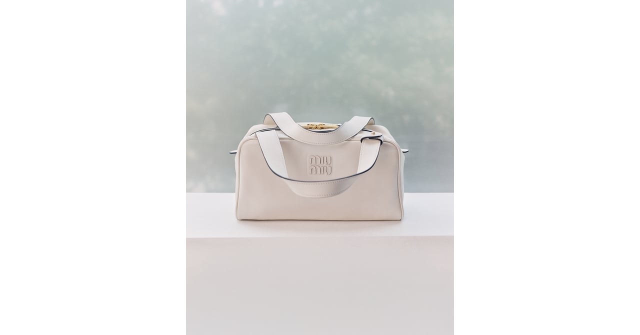 ミュウミュウが新作バッグを発売 ミニマルなデザインと実用性を
