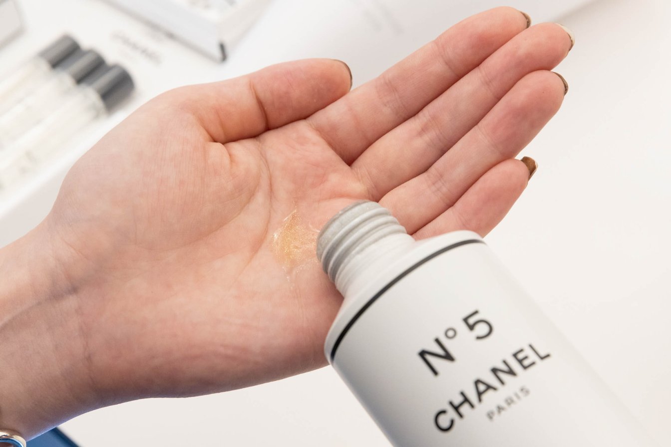 シャネル N°5のファクトリー”が出現 限定コレクションが揃う「CHANEL