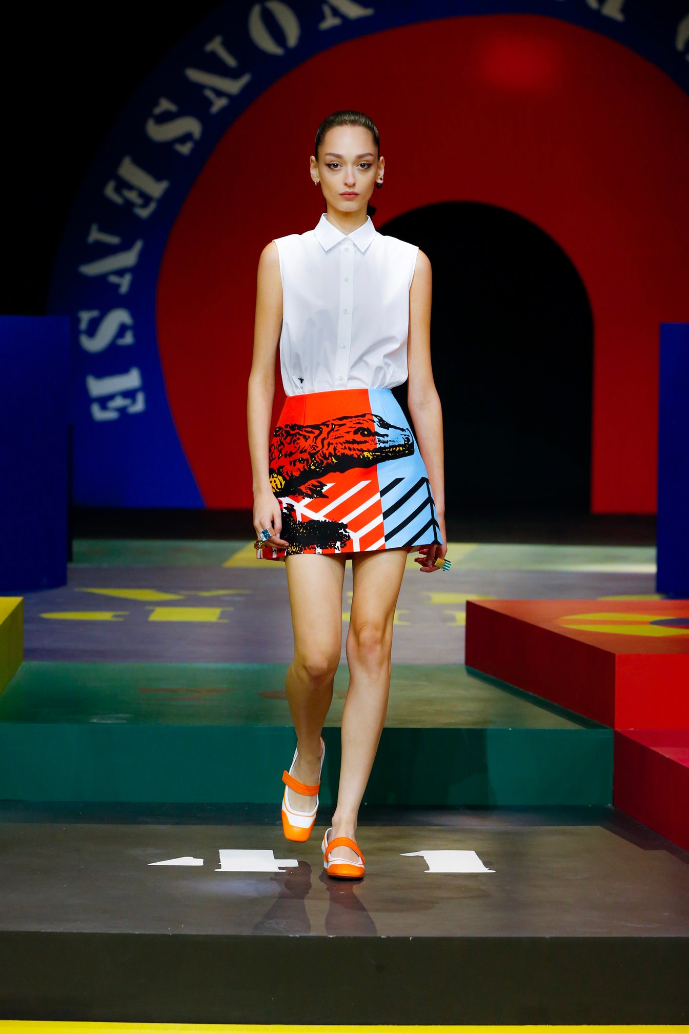 ディオール、60年代の「スリム・ルック」を現代に グラフィカルな2022