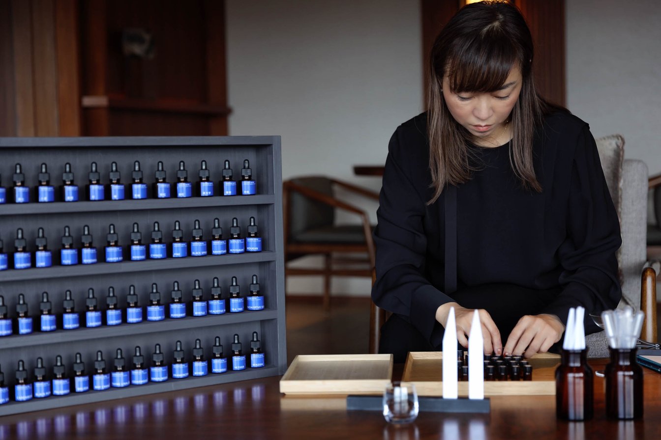 香水連載 vol.20】日本のアロマ調香デザイナーが立ち上げた、木々が