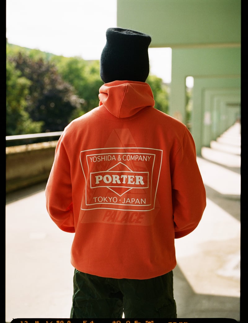 パレス × ポーター、コラボロゴをあしらったフィールドジャケットなど