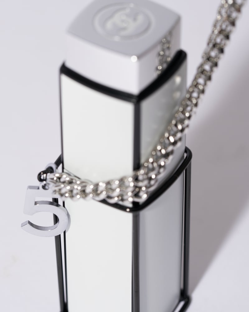 日々是コスメ】冬になるとつけたくなる「「シャネル N°5 ロー