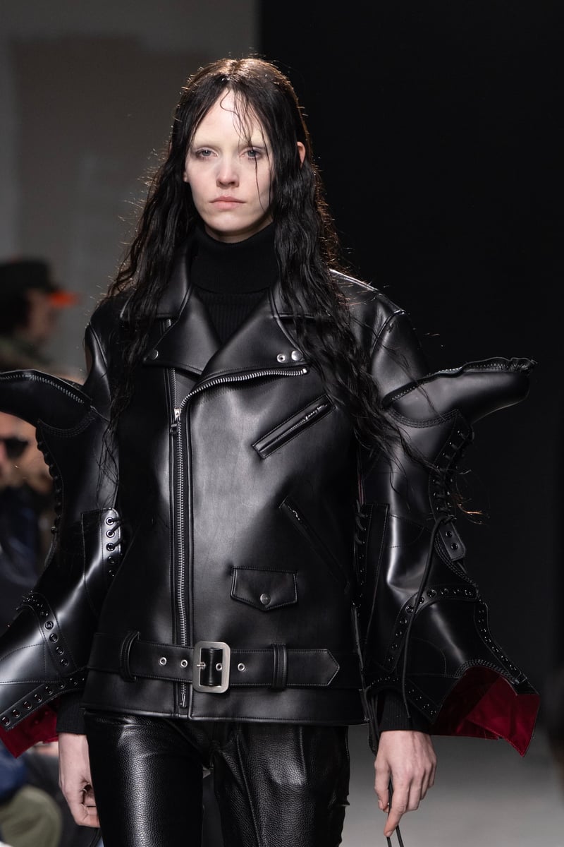 ジュンヤ ワタナベ × ドクターマーチン 10ホールブーツを再構築した