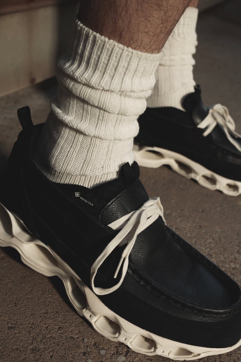 ミズノのレザーシューズ「WAVE PROPHECY MOC」からゴアテックスモデル